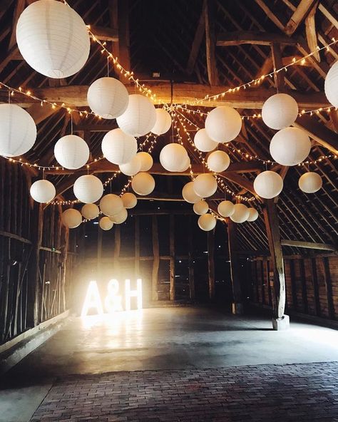 Lanterns Hanging, Paper Lanterns Wedding, Lantern Decor Wedding, Fairy Ideas, Fairy Lights Decor, Paper Lantern Lights, Lights Decoration, Rustic Farm Wedding, Wedding Lanterns