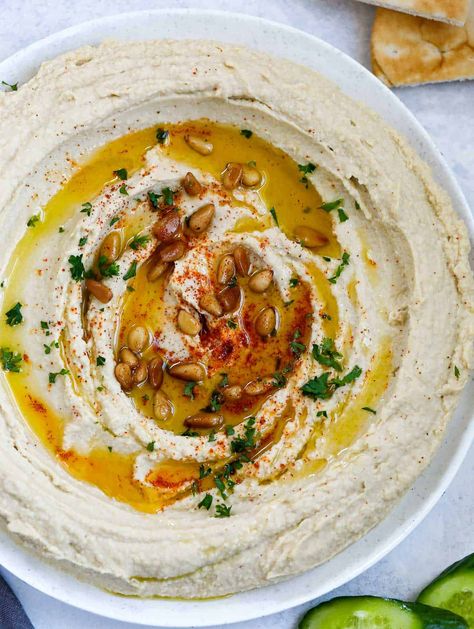 Easy Lebanese Hummus via @cookinwithmima Easy Lebanese Recipes, Lebanese Hummus Recipe, Lebanese Hummus, Tahini Hummus, Arabisk Mad, Hummus Recipe Homemade, Lebanese Cuisine, Doner Kebab, Homemade Hummus