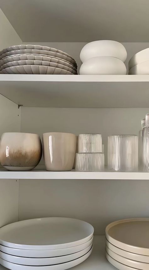 Dish Wear Aesthetic, Kitchen Decor And Organization, Neutral Aesthetic Kitchen, Cool Dishes, Kitchen Decor White Cabinets, Flat Kitchen Ideas, Minimalist Kitchenware, Homey House Decor, First Appartement