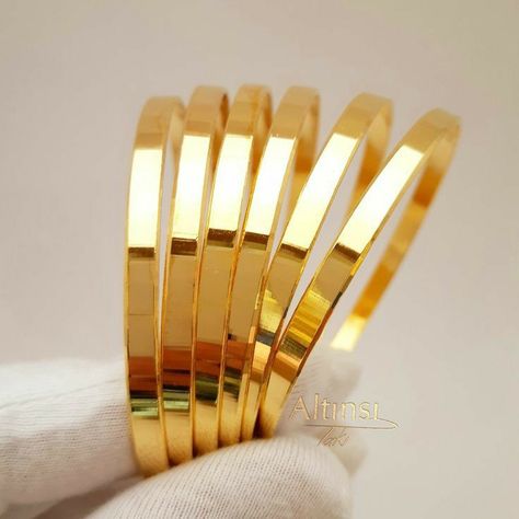 Dubai Gold Bangles, Plain Gold Bangles, Solid Gold Bangle, Ladies Bangles, Gold Bracelet Simple, Unique Bangle, Gold Bangles For Women, New Gold Jewellery Designs, Gold Bangle Set