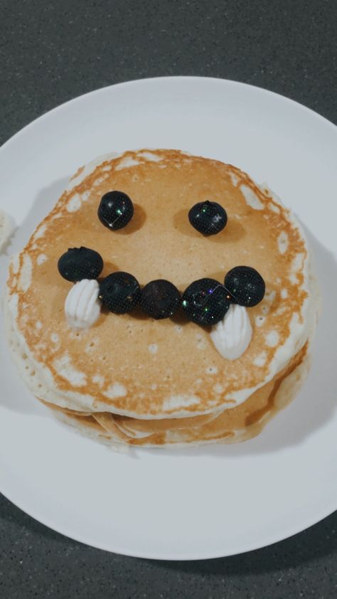 Tvd Pancakes, Tvd Themed Party, Vampire Breakfast, Vampire Themed Snacks, Tvd Party Ideas, Damon Pancakes, Tvd Birthday Cake, Tvd Birthday Party Ideas, Twilight Food