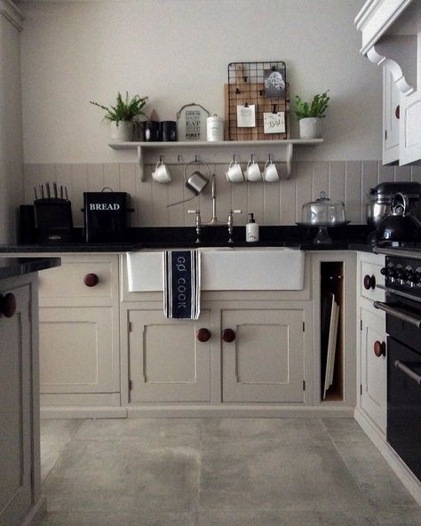 Greige Kitchen With Black Countertops, Beige And Black Kitchens, Farrow And Ball Elephants Breath Kitchen, Black Worktop Kitchen Ideas, Elephants Breath Kitchen, Black Worktop Kitchen, Farrow And Ball Kitchen Cabinets, Beige And Black Kitchen, Elvis Kitchen