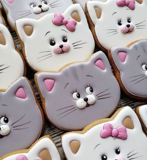 Cookie Recipes Decorating, Perfect Sugar Cookies, Valentine Sugar Cookies, Sugar Cookie Royal Icing, Cat Cookies, 1st Birthday Cakes, Animal Cakes, Sweet Bakery, Cake Decorating Designs