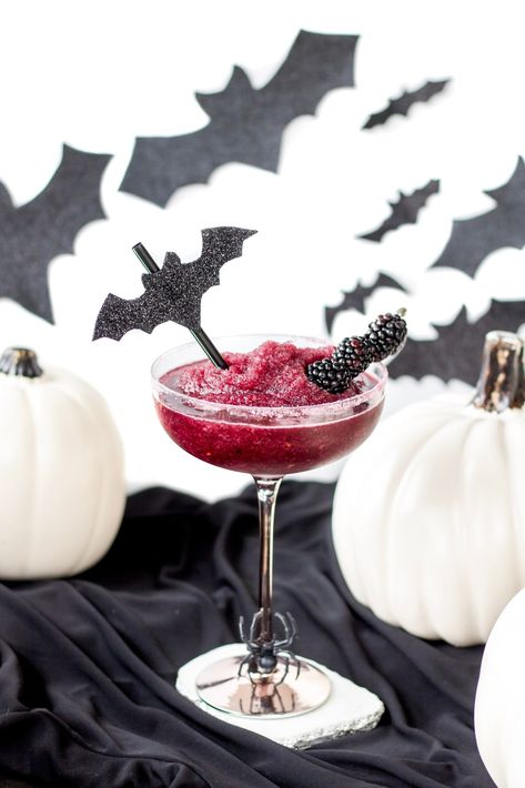 Delicious Halloween cocktail recipes and easy Halloween cocktails #halloweencocktails #halloweencocktailrecipes Blackberry Margarita Recipe, Easy Halloween Cocktails, Bourbon Cider, Bramble Cocktail, Maple Whiskey, Blackberry Margarita, Orange Punch, Halloween Drink, Apple Martini