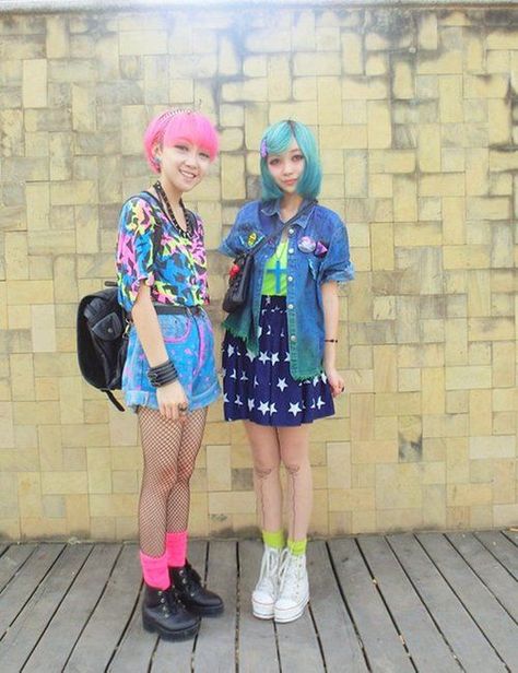 Aliencore Aesthetic, Space Grunge Fashion, Neon Socks, Harajuku Street Style, Space Grunge, Harajuku Style, Japanese Street, Tokyo Fashion, Japanese Street Fashion