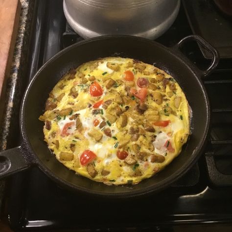 Traditional Farmer's Omelette with All Local Ingredients Farmers Omelette Recipe, Colorado Omelette Recipe, Farmers Breakfast Skillet, Baked Western Omelet, Traditional Spanish Omelette, Sweet Banana Peppers, Omlet Recipes, Garlic Chives, Omelette Recipe