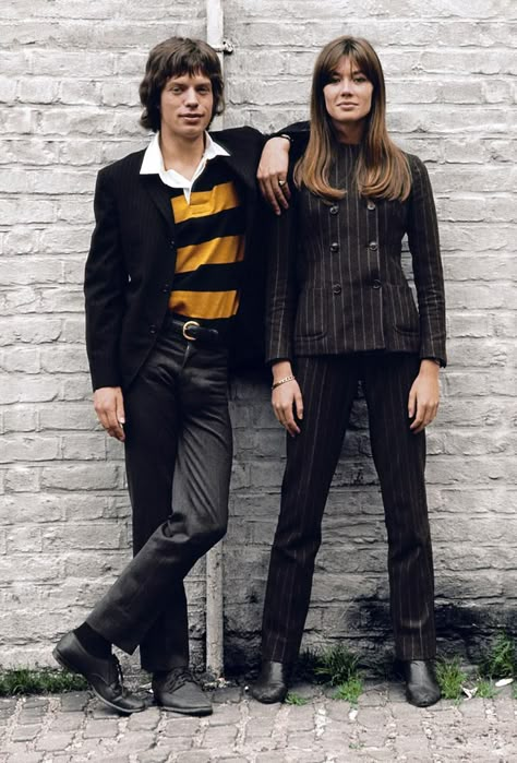 A LEAGUE OF HIS OWN | With his singular style, Mick Jagger, shown in 1965... Francoise Hardy Style, Mick Jagger Style, Fashion Fotografie, Francoise Hardy, Swinging Sixties, Sixties Fashion, Dad Fashion, Mick Jagger, 60s Fashion