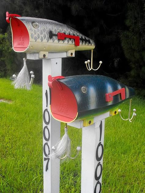 Fishy Mailboxes cute for my step dad's boat house!  He would love this! Cool Mailboxes, Painted Mailboxes, Diy Mailbox, Unique Mailboxes, Mailbox Ideas, Mailbox Design, Mailbox Decor, You've Got Mail, Sanibel Island