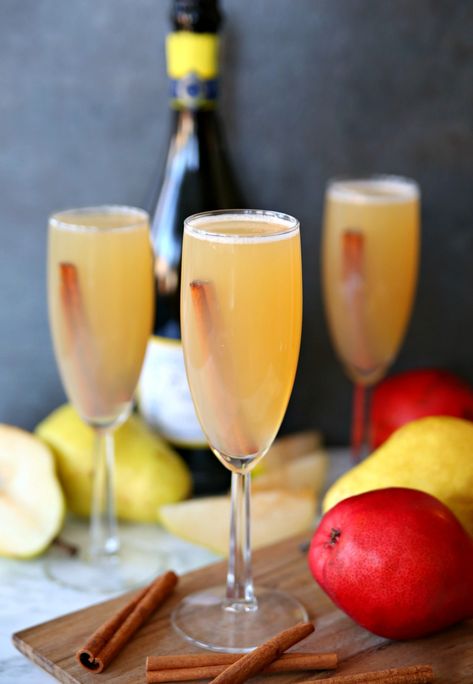 Pear Bellini Recipe, Fall Cocktail Recipes, Cocktail Recipes Tequila, Summer Vodka Cocktails, Bellini Recipe, Cocktail Recipes Whiskey, Vodka Lime, Coctails Recipes, Champagne Cocktails