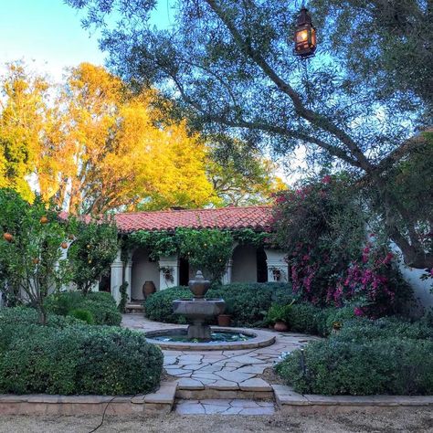 COTE DE TEXAS: “HOME AGAIN” PART TWO Home Again Movie, Spanish Hacienda Homes, Reese Witherspoon House, Nancy Meyers Movies, Hacienda Homes, Mediterranean Mansion, Courtyard House Plans, Nancy Meyers, Mediterranean Home Decor