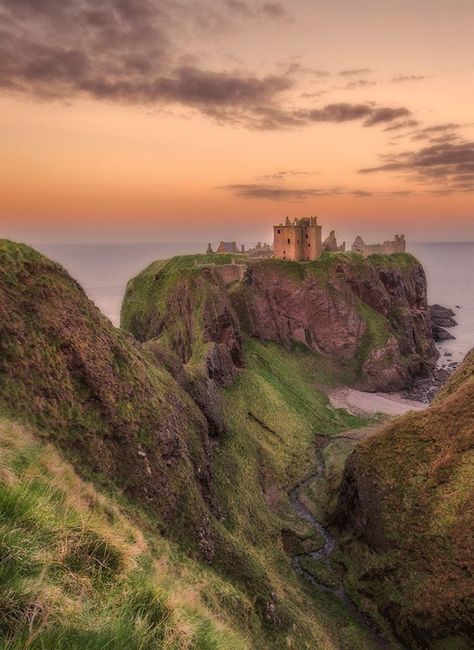 Surreal colours at Dunnotar Castle, Stonehaven, Scotland Scottish Castles Aesthetic, Dunnotar Castle Scotland, Stonehaven Scotland, Travel Instagram Ideas, Dundee Scotland, Scotland Vacation, Places In Scotland, Highland Games, Scotland Castles