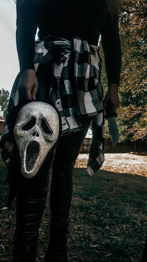 Scream Inspired Photoshoot, Scream Mask Photoshoot Women, Ghost Face Photoshoot Women, Scream Mask Photoshoot, Ghost Face Photoshoot, Ghost Face Costume Women, Ghostface Photoshoot, Scream Photoshoot, Witchy Photography