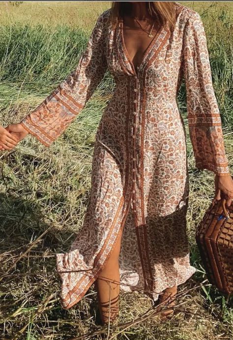 Hippie Boho Outfits, Beach Dress Long, Hippie Dresses Boho, Chic Maxi Dress, Boho Mom, Bohemian Dresses Long, Long Sleeve Boho Dress, Maxi Dress Summer, Chic Maxi Dresses