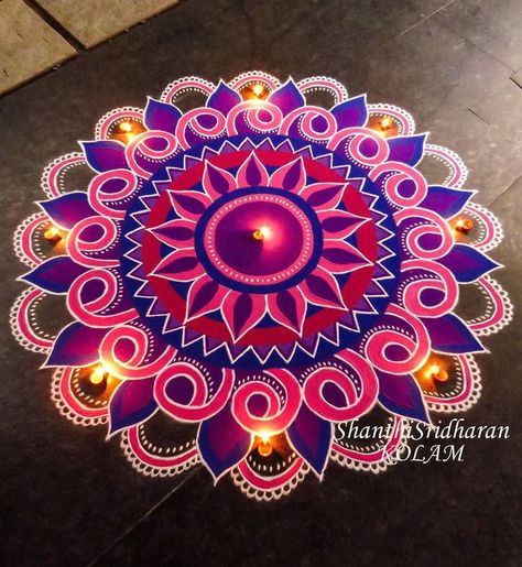 Deewali Decoration Ideas, Rangoli Corner, Corner Rangoli Designs, Diwali Designs, Mandala Rangoli, Easy Diwali Rangoli, Rangoli Designs For Competition, Indian Rangoli Designs, Very Easy Rangoli Designs