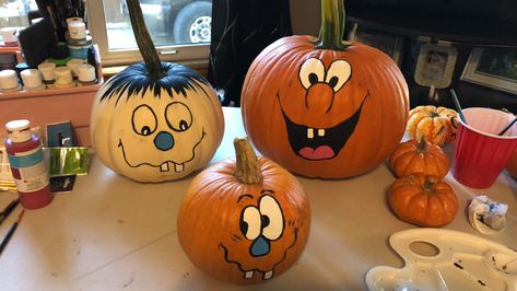 Carving Pumpkins, Pumpkin Designs, Halloween Pumpkin Designs, Pumpkin Carvings, Fun Halloween Crafts, Creative Pumpkins, Fall Arrangements, Pumpkin Art, Halloween Vibes