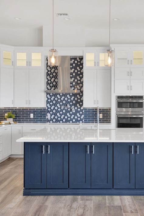 Blue Kitchen Island, White Kitchen Backsplash, Lake House Kitchen, Blue Backsplash, Kursi Bar, Blue Kitchen Cabinets, Kitchen Backsplash Designs, Blue Cabinets, Kitchen Farmhouse