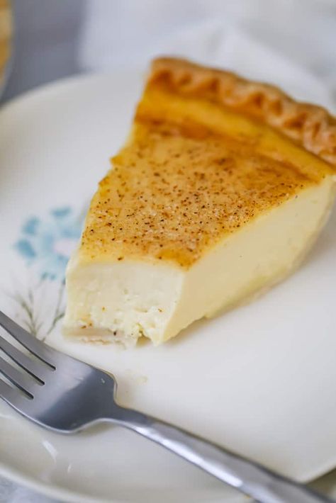 Creamy Custard Pie - This Old-Fashioned, beloved Custard Pie is so creamy, light and silky smooth.  You won't believe how quick and easy this custard is to whip it up, with just using 5 simple ingredients like cream, eggs, sugar, vanilla and nutmeg. Sweet Cream Pie, Sugar Cream Pie Recipe, Custard Pies, Egg Custard Pie, Sugar Cream Pie, Flaky Pie Crust Recipe, Custard Pie Recipe, Egg Pie, Custard Tarts