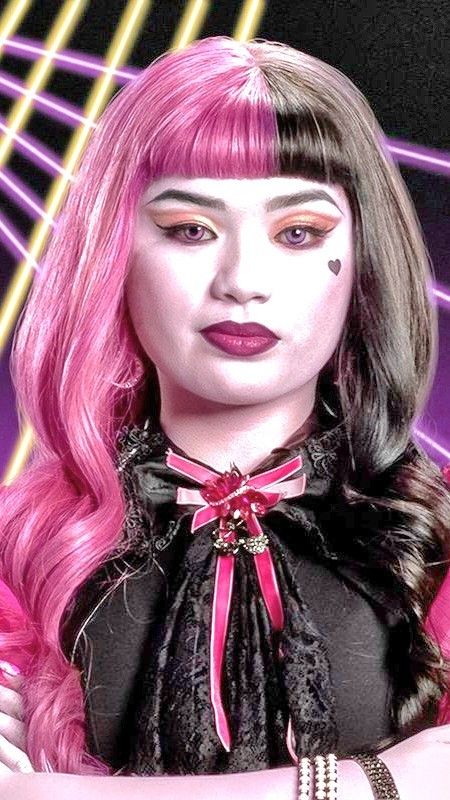 #Draculaura #MonsterHighTheMovie #LiveAction Draculaura Aesthetic, Moster High, Monster High Characters, Live Action, Monster High, Movie Stars, It Cast