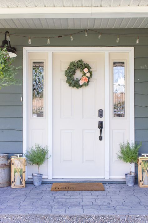 Window Pane Front Door, Long Front Porch Decorating Ideas, Front Porch Decorating Ideas Summer, Long Front Porch, Door Reefs, Hall Door, Spring Planters, Diy Eucalyptus, Front Porch Decorating Ideas