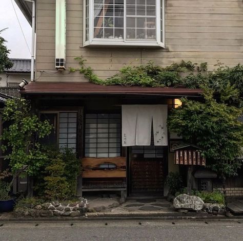 Japanese Countryside, Japanese Style House, Japan Aesthetic, Aesthetic Japan, Korean Aesthetic, Japanese Aesthetic, City Aesthetic, Pretty Places, Green Aesthetic