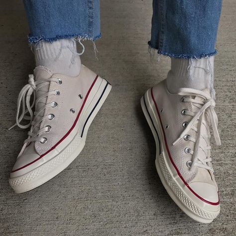 Converse Parchment Outfit, Parchment Converse Outfit, Converse 70s Outfit Men White, Low Converse Aesthetic, Chuck 70 Low Outfit Men, Converse 70s Low Outfit Men, Chuck Taylor 70 Outfit Woman, Converse Low Outfit Men, Style Converse 70s Men