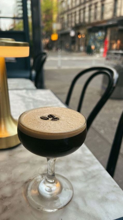 Nyc Cocktails, Cocktails Restaurant, Nyc Buildings, Espresso Martini Recipe, Aesthetic Nyc, Martini Recipe, Travel City, Martini Recipes, Coffee Cocktails