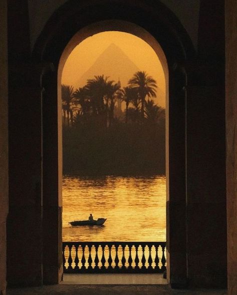 Egypt Vibes Aesthetic, Gold Egypt Aesthetic, Ancient Egypt Aesthetic Wallpaper, Arch Pic, Arabian Aesthetic, Ancient Egypt Aesthetic, Egyptian Aesthetic, Historical Photography, Egypt Aesthetic