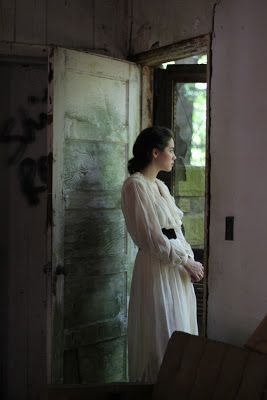 House Photoshoot, Abandoned Photography, House Fashion, Alone Photography, Abandoned House, Ex Machina, Victor Hugo, Abandoned Buildings, Drawing Practice