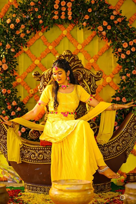 Bride,haldi,pose Mehendi Photography Bridal, Haldi Photography Ideas, Haldi Look For Bride, Haldi Pose, Haldi Photos, Haldi Poses For Bride, Haldi Poses, Haldi Look, Bride Ceremony