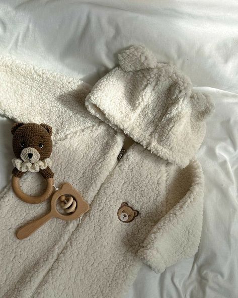 Beige Baby Aesthetic, Classic Baby Clothes, Baby Room Inspiration, 11k Followers, Hello Baby, Lil Baby, Baby Needs