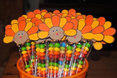 Thanksgiving Skittle Bags | Craftsy Thanksgiving Grams, Thanksgiving Gifts For Students, Holiday Goodie Bags, Class Treats, Thanksgiving Gift Ideas, Thanksgiving Turkey Craft, Thanksgiving Classroom, Turkey Crafts, Thanksgiving Preschool