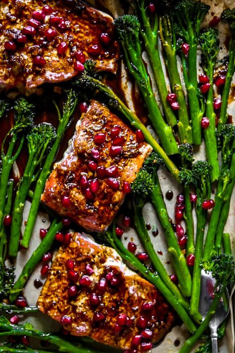 Pomegranate Salmon Recipes, Fall Salmon Recipes Healthy, Pomegranate Glazed Salmon, Pomegranate Food Ideas, Citrus Salmon Recipes, Holiday Salmon Recipes, Salmon Fall Recipes, Fall Seafood Recipes, Winter Salmon Recipes