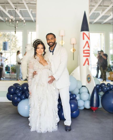 Jhene Aiko Baby, Jhene Aiko Pregnant, Baby Shower Outfit Ideas, Big Sean And Jhene, Baby Shower Gown, Blue Ombre Hair, Maternity Photoshoot Outfits, Maternity Photography Couples, Moon Baby Shower