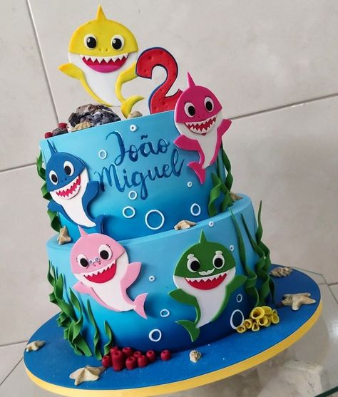 Baby Shark Torte, Baby Shark 2nd Birthday Cake, Baby Shark Birthday Party Boy Cake, Baby Shark Cake Boy, Baby Shark Cake Ideas, Cumpleaños Baby Shark, Baby Shark Birthday Party Boy, Cakes Cartoon, Cake Shark