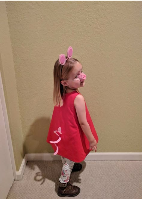 My granddaughter wanted to be her favorite character Peppa for Halloween! Peppa Pig Adult Costume, Peppa And George Costumes, Peppa Pig Family Costume, Pig Costume For Kids, Peppa Pig Costume Diy, Peppa Pig Costumes, Peppa Costume, Kids Pig Costume, Peppa Pig Fancy Dress