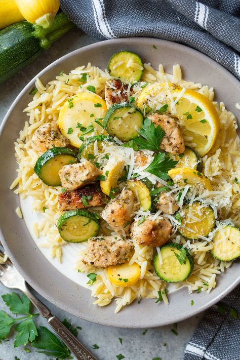 Zucchini Dinner Ideas, Lemon Parmesan Chicken, Zucchini Dinner, Chicken With Zucchini, Zucchini And Squash, Orzo Recipes, One Pot Dinners, Chicken Zucchini, Resep Diet