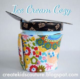 Here's the ice cream pint cozy free sewing pattern and tutorial. This is such a fun project and will be the perfect holiday gift for any ice cream lover. Koozie Pattern, Ice Cream Pint Cozy, Ice Cream Pint, Create Kids Couture, Ice Cream Cozy, Ice Cream Lover, Bowl Cozy, Free Sewing Pattern, Ice Cream Cup