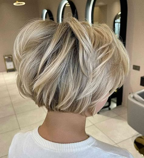 40 Choppy Layered Bobs for Thick Hair to Be Less Poofy Women’s Short Haircut, Stacked Hair, Choppy Bob Haircuts, Bob Hairstyles For Thick, Choppy Bob Hairstyles, Chin Length Hair, Bob Haircut For Fine Hair, Messy Short Hair, Short Hairstyles For Thick Hair