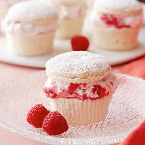 Raspberry Cream Cupcakes by Giada De Laurentiis Cupcakes Raspberry, Cookout Desserts, Raspberry Whipped Cream, Fun Cupcake Recipes, Easy Cupcake Recipes, Cream Cupcakes, Raspberry Cream, Food Network Canada, Easy Cupcakes