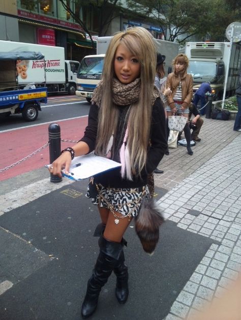 Clothes Inspo Aesthetic, Japanese Fashion Winter, Shibuya Style, Gyaru Kei, Teen Nails, 2000s Japanese Fashion, Tokyo Shibuya, Art Hair, Gyaru Fashion