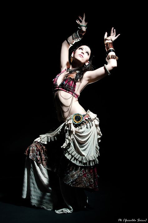 Belly Dancer, Human Poses Reference, Figure Poses, Belly Dance Costumes, Poses References, Human Poses, Dynamic Poses, Cool Poses, Dance Art