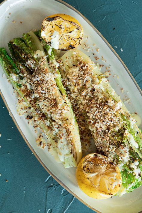 Grilled Romaine Lemon Caesar Salad - Wright Family Table Grilled Romaine Steak Salad, Grilled Ceasar Salad Recipe, Fresh Romaine Salad, Roasted Romaine Salad, Grilled Salad Romaine, Lemon Caesar Salad, Gourmet Summer Dinner, Grilled Romaine Salad Caesar, Fancy Caesar Salad