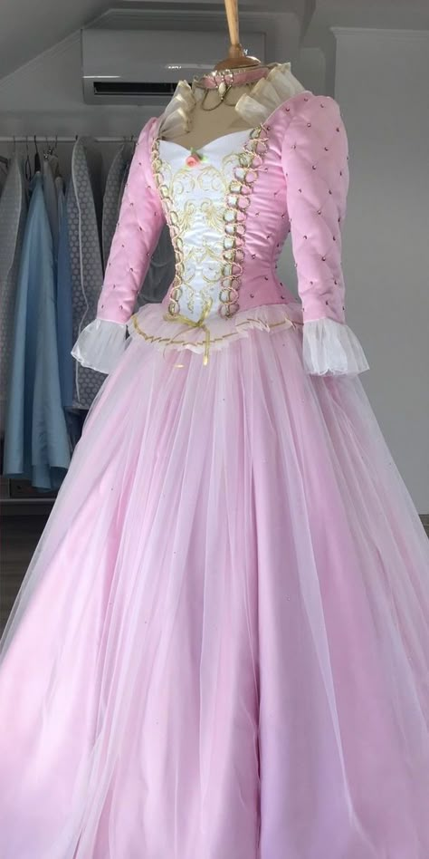 Barbie Princess And The Pauper Dresses, Annalise Princess And The Pauper, Barbie Erika Dress, Princess Annalise Barbie, Barbie Princess Dresses, Princess And The Pauper Dresses, Barbie Dresses For Women, Barbie Dresses In Real Life, Barbie Princess And The Pauper Costume