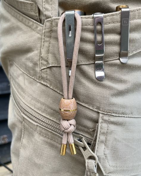 Attached to my @olightworld S1 Baton Ti pocket flashlight this diamond knot paracord lanyard is paired with a coyote brown canvas micarta & brass barrel bead and allows the flashlight to be quickly and easily retrieved from the pocket. . #paracord #paracordlanyard #paracordbead #edcbead #everydaycarry #edcgear #brassedc #pocketdump #everydaycarryuk #edccommunity #pockettool #edcpen #brasspen #micarta #micartabead #paracordedc #paracordknots Lanyard Knot, Leatherworking Tools, Diamond Knot, Leather Lanyard, Laser Engraved Leather, Paracord Beads, Leather Notebook Cover, Cyberpunk Clothes, Pocket Tool