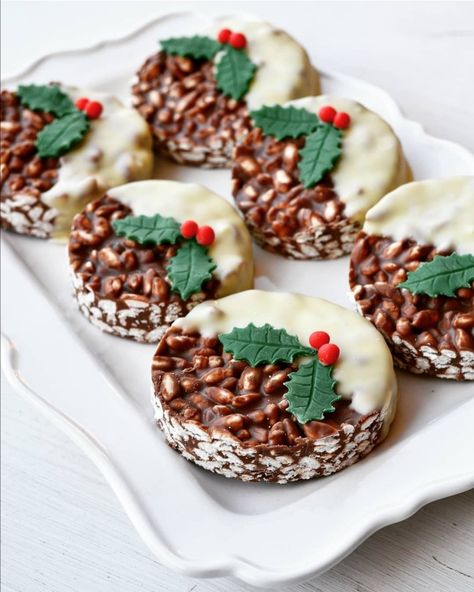 DOLCETTI AL RISO SOFFIATO E CIOCCOLATO | Miriam Bonizzi Christmas Cooking Gifts, Welsh Recipes, Cute Christmas Cookies, Xmas Cake, Xmas Food, Christmas Cooking, Bakery Recipes, Sweet Cakes, Mini Desserts