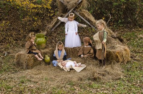 Nativity scene for a Christmas card! :) Nativity Scene Photoshoot, Nativity Photo Shoot, Biblical Christmas, Christmas Portraits, Christmas Memories, Christmas Family Photos, Christmas Photoshoot, Christmas Memory, Nativity Scene