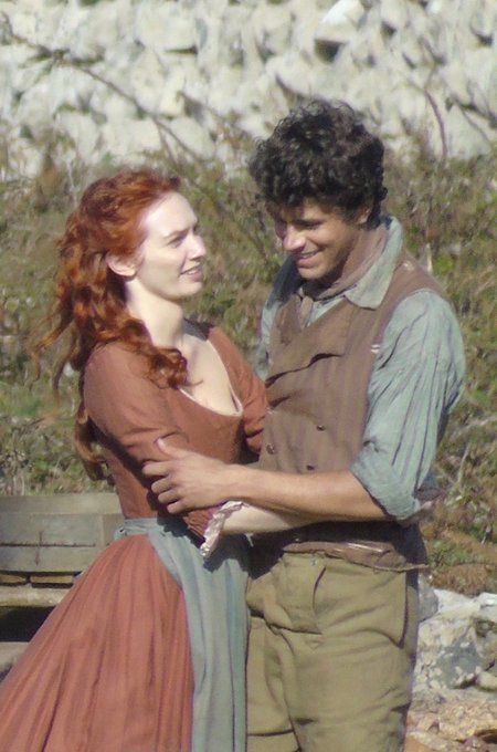 Poldark S4 filming: Eleanor Tomlinson and Harry Richardson - Photo by Jodie Houghton (@jodeshoughton) on Twitter Poldark Demelza And Ross, Ross Poldark Demelza, Poldark Season 1, Eleanor Tomlinson Poldark, Drake And Morwenna Poldark, Poldark Series, Demelza Poldark, Poldark 2015, Ross And Demelza