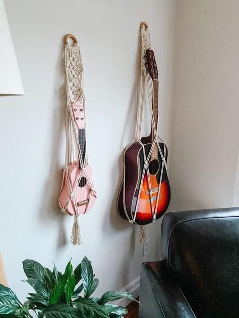 Ukulele Hanger, Guitar Hangers, Jute Macrame, Macrame Home, Macrame Home Decor, Makramee Diy, Decoration Restaurant, Guitar Hanger, Boho Deco