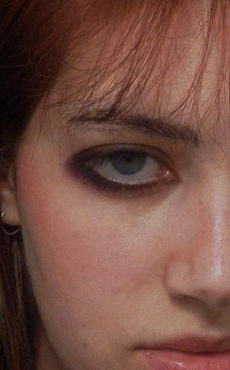 Pretty Eye Bags Aesthetic, Nonbinary Masc Makeup, Emo Eye Makeup Hooded Eyes, Eye Looks For Small Eyes, Grunge Eye Makeup Hooded Eyes, Soft Eye Makeup Hooded Eyes, Soft Dark Eye Makeup, Simple Smudged Eyeliner, Subtle Hooded Eye Makeup