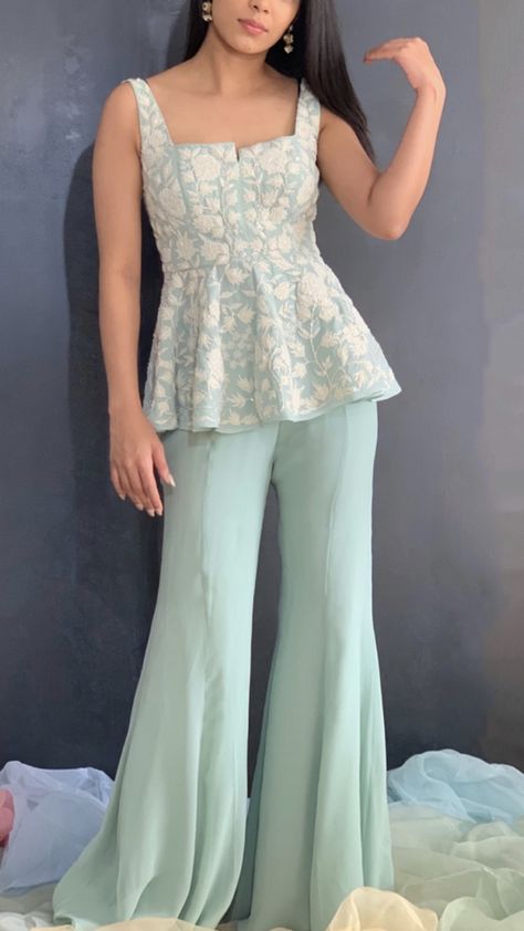 Colour Combinations Clothes Traditional, Peplum Suit Designs, Pallazo Outfits Indian, Kurta Plazo Design Party Wear, Indian Plazzo Outfits, Plazo Indowestern, Sharara Choli Designs, Peplum Kurti With Plazo, Plazo Choli Design